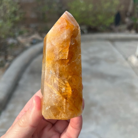 Golden Healer Crystal Tower - Picture 5 of 9